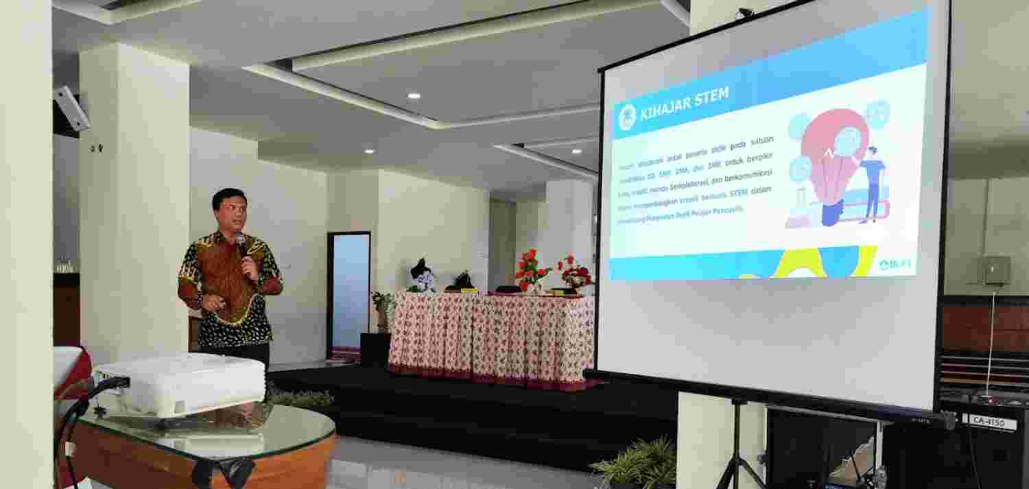 Pemaparan Materi Kihajar STEM